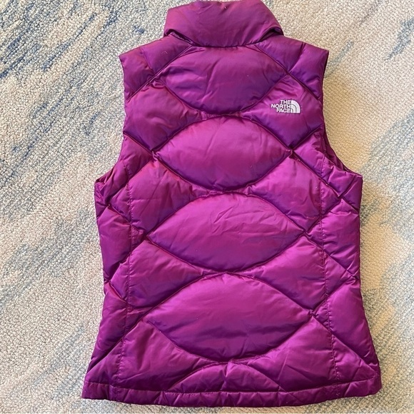 THE NORTH FACE ACONCAGUA PUFFER 550 DOWN FILL MAGENTA PURPLE VEST SIZE SMALL EUC - Picture 7 of 10